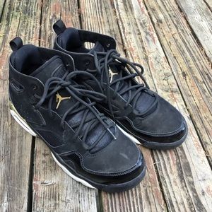 Jordan flight club 91 black and gold.